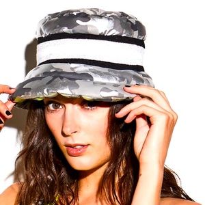 NWT THINK ROYLN Shiny Silver Bucket Hat